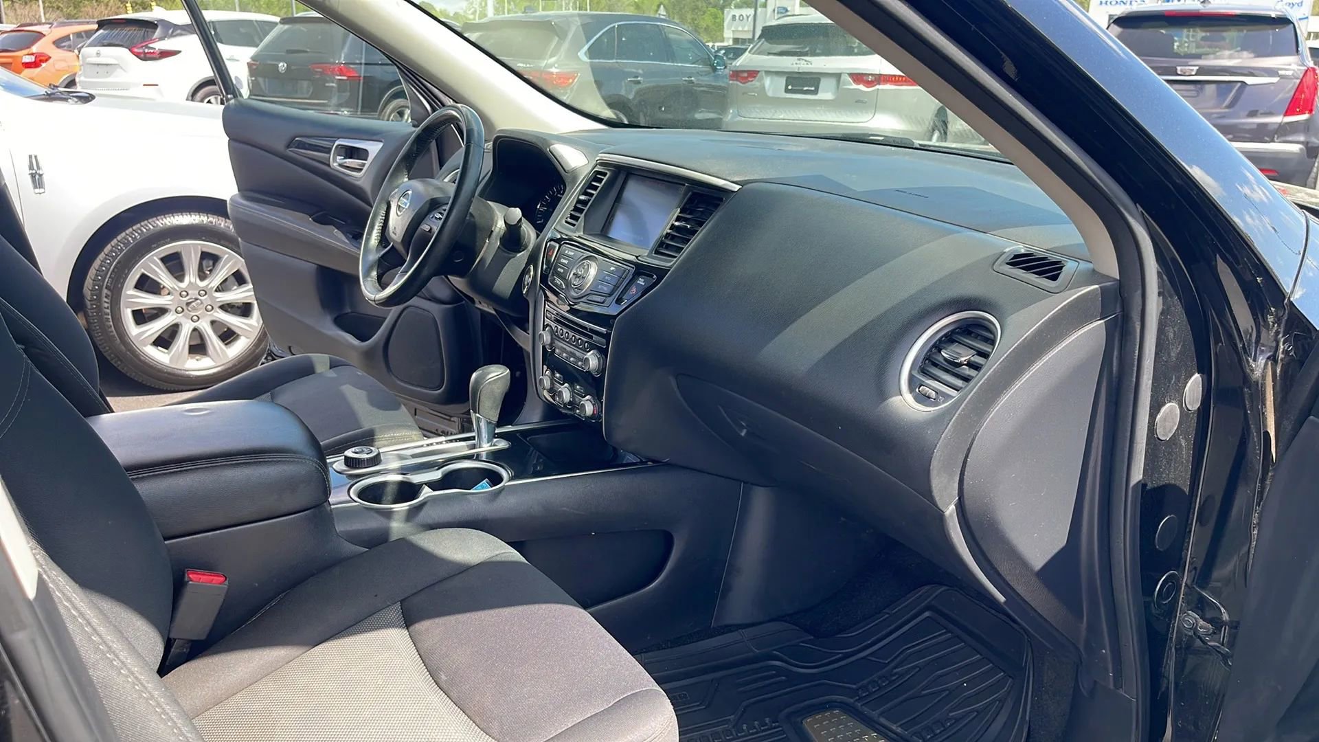 Used 2019 Nissan Pathfinder SV image 26