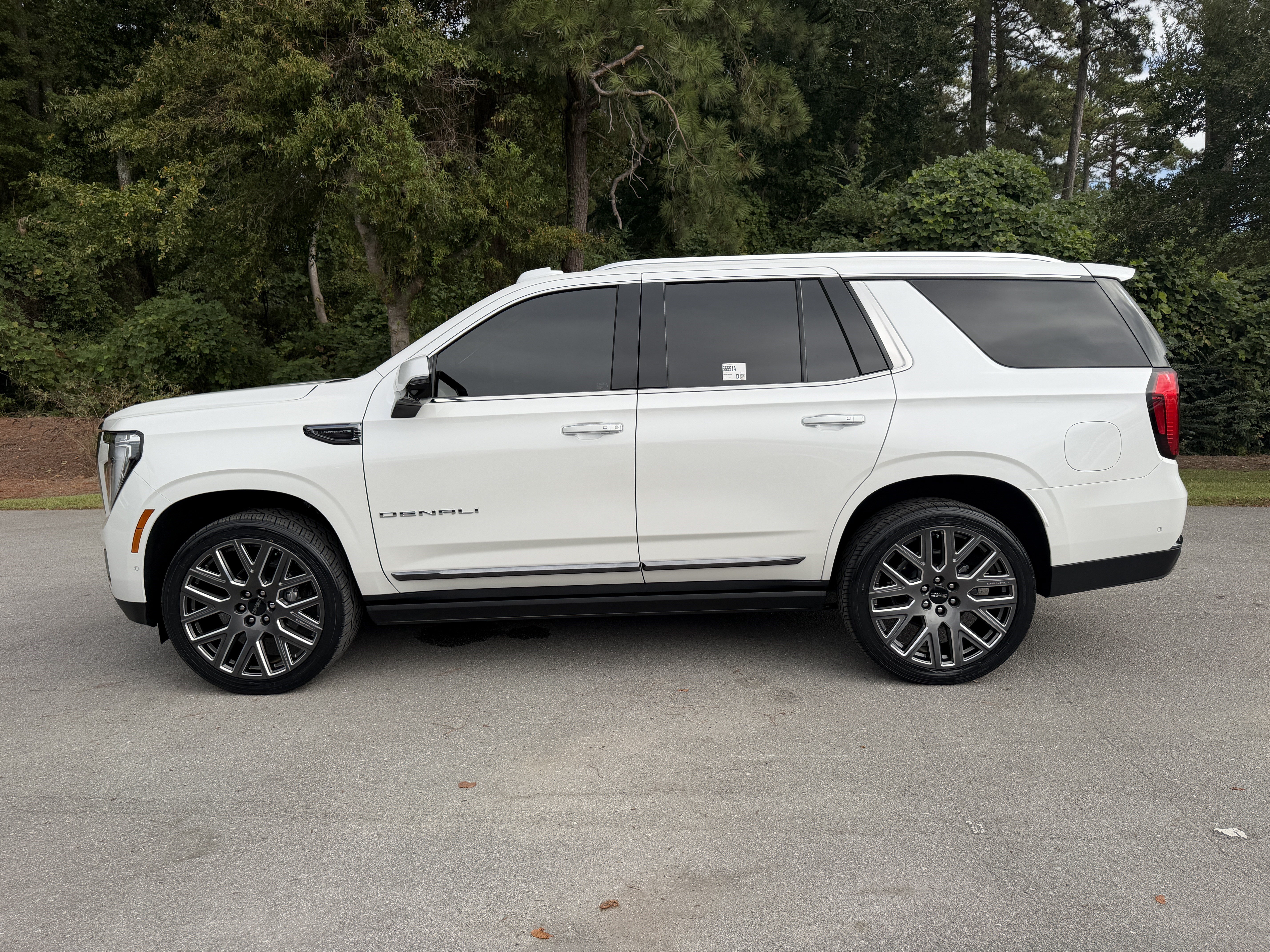 Used 2025 GMC Yukon Denali Ultimate AWD/4WD image 6