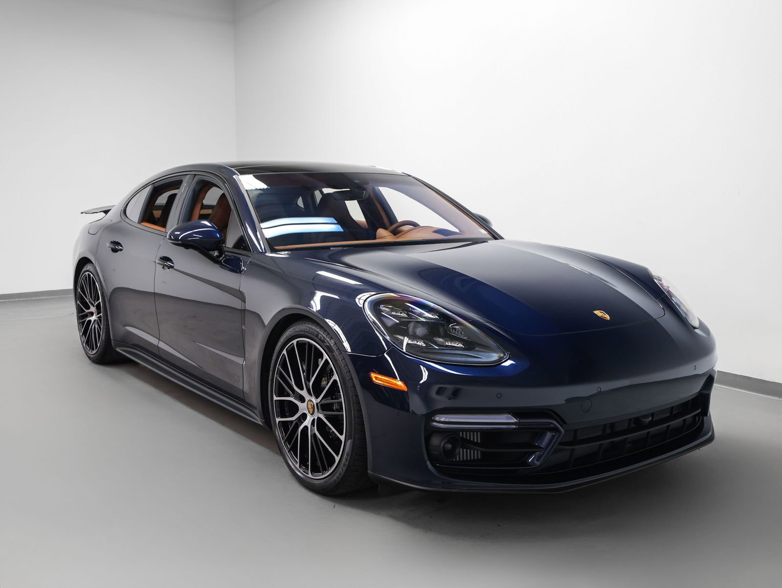 Used 2023 Porsche Panamera GTS image 10