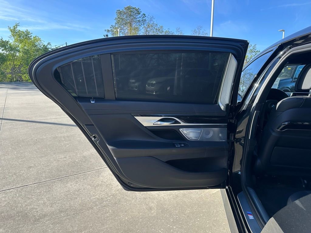 Used 2020 BMW 750i xDrive w/ Executive Package AWD/4WD image 24