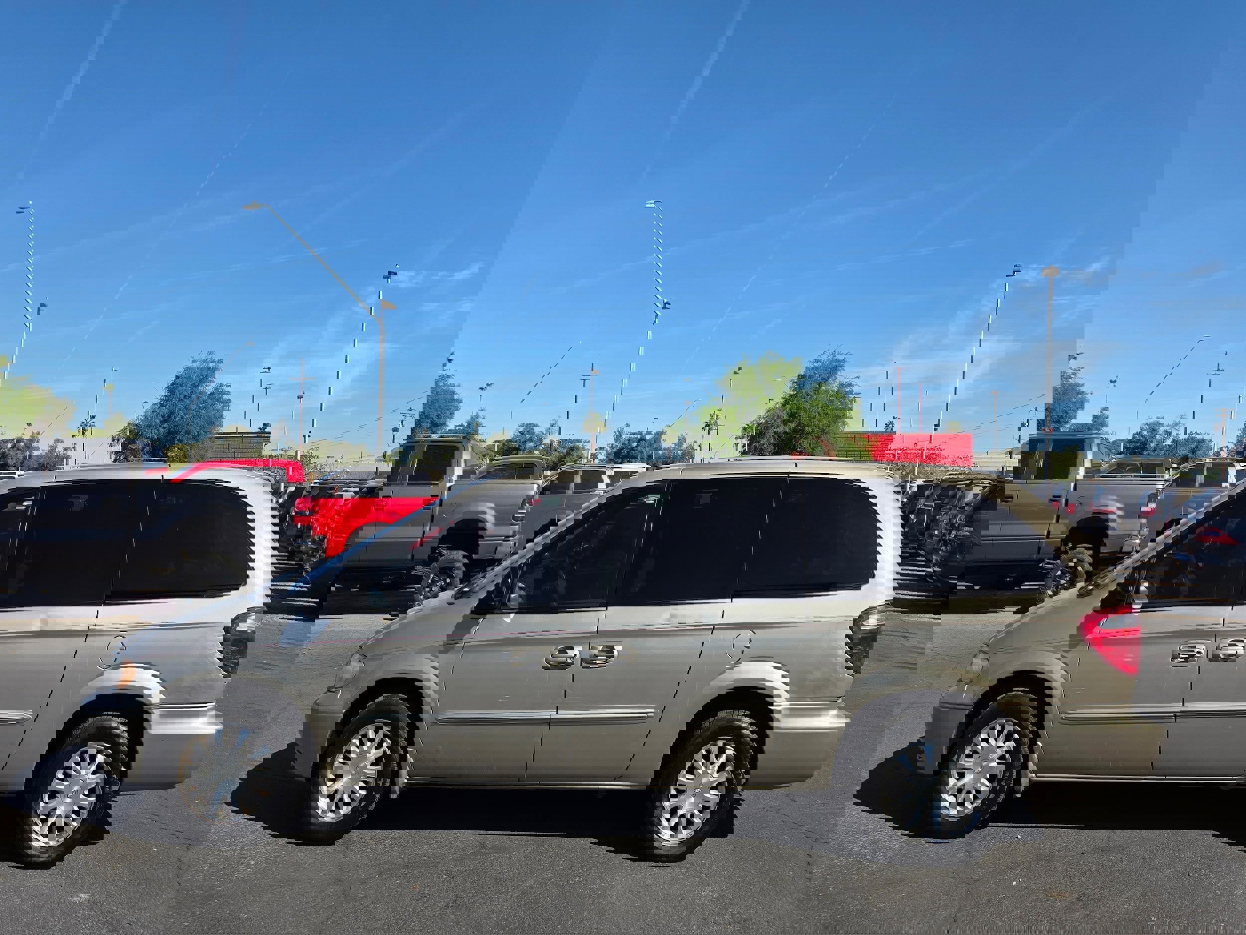 Used 2003 Chrysler Town & Country LX FWD image 2