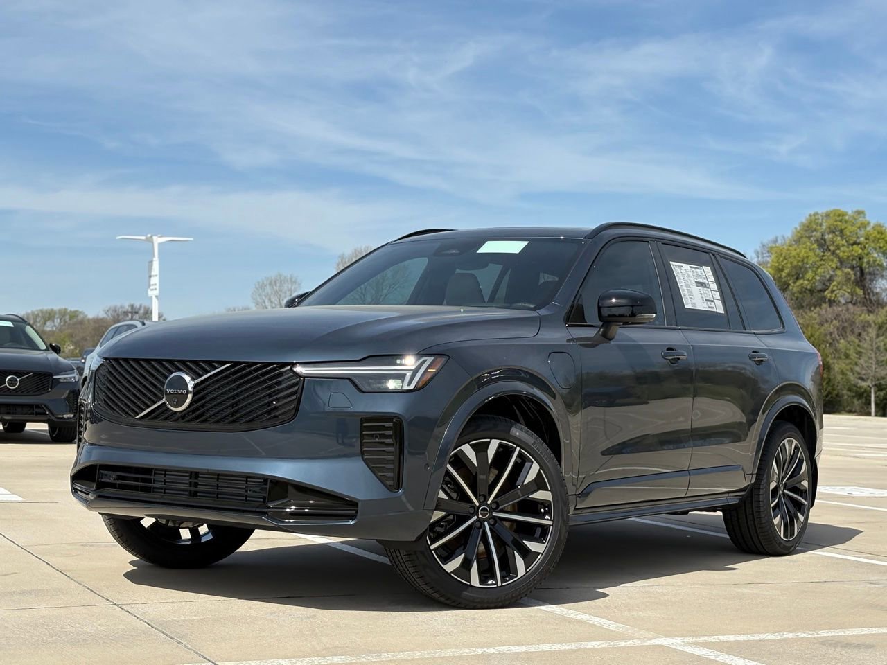 New 2026 Volvo XC90 T8 Ultra w/ Lounge Package image 2