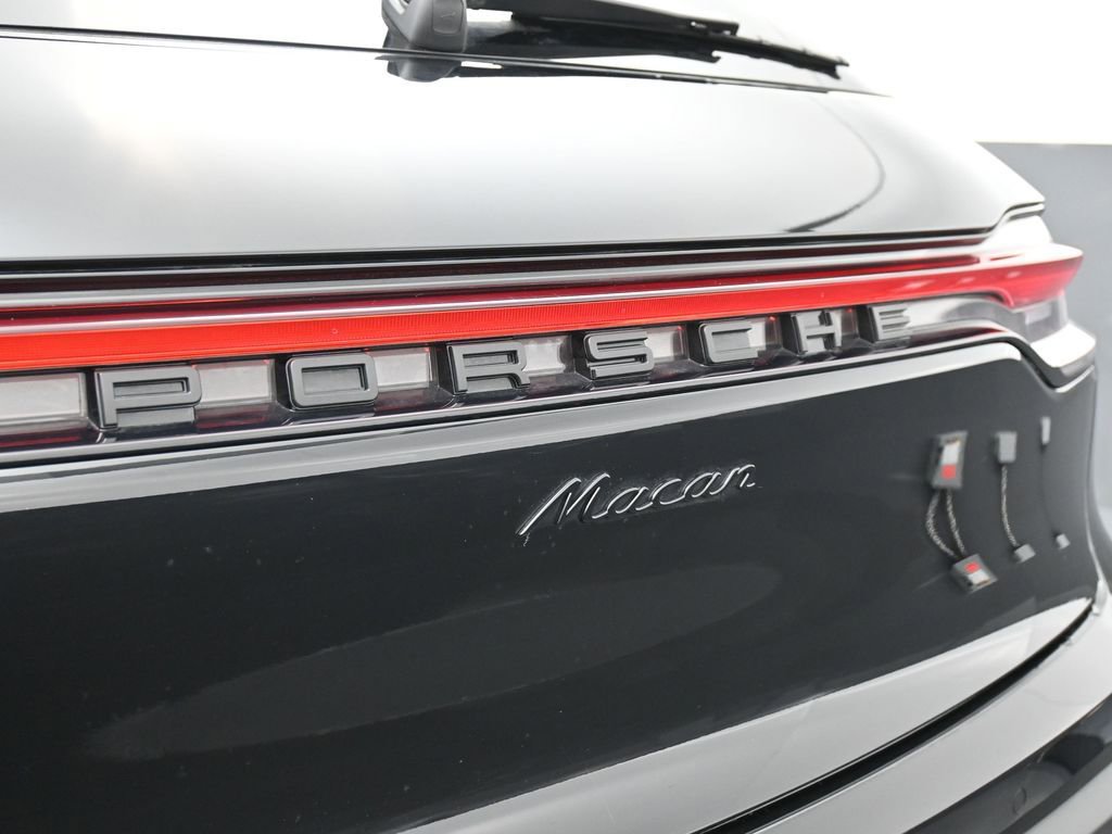 Certified 2025 Porsche Macan image 14