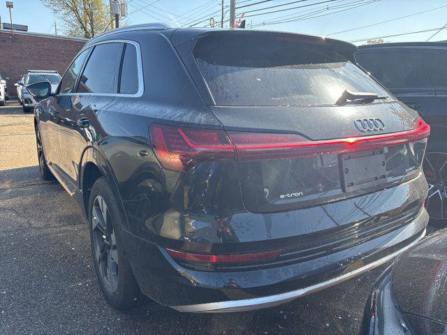 Certified 2023 Audi e-tron Premium Plus w/ Premium Plus Package AWD/4WD image 7