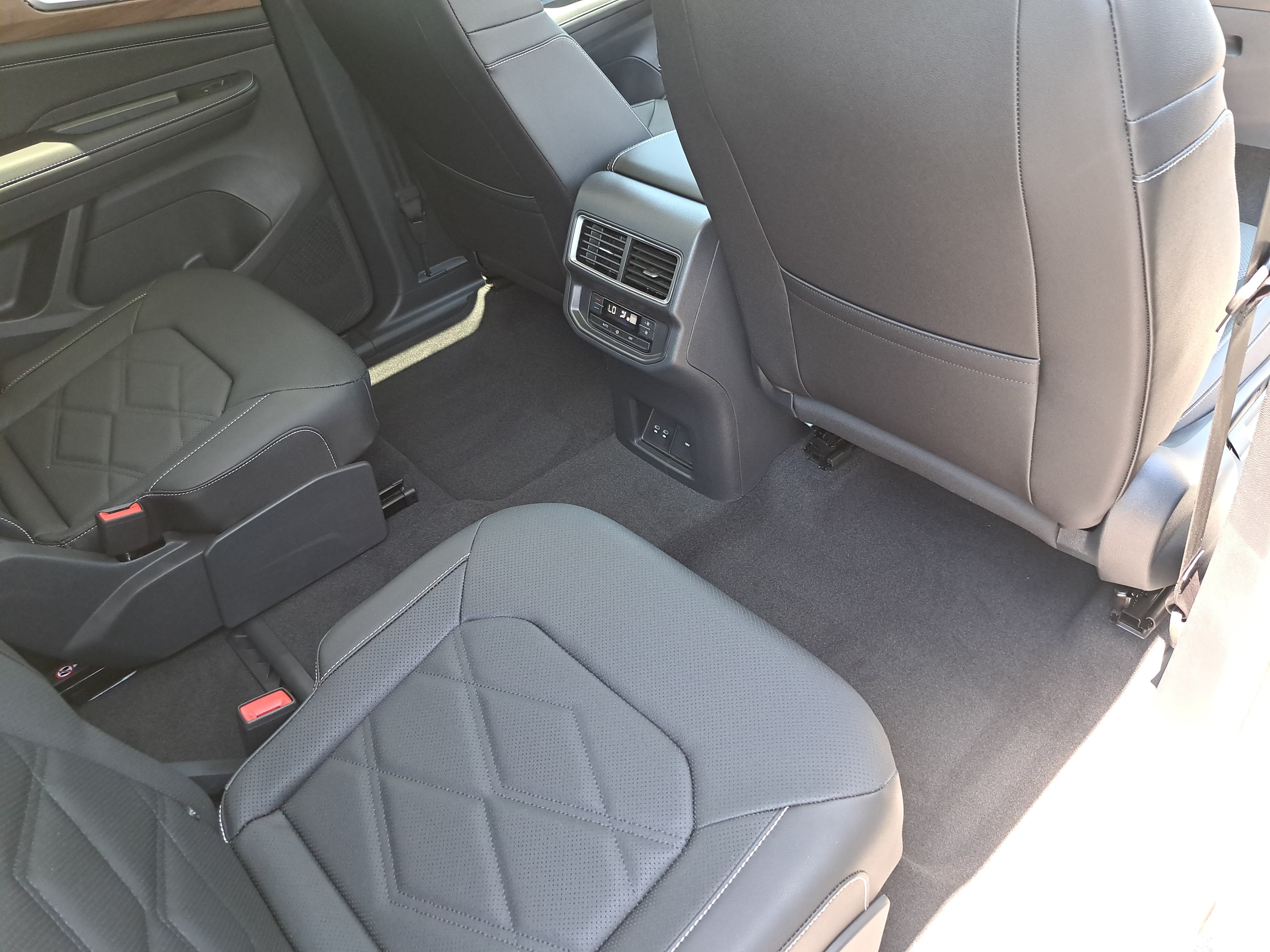 New 2026 Volkswagen Atlas SE FWD image 11