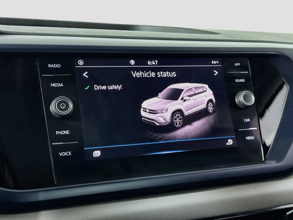 Used 2022 Volkswagen Taos SE w/ Panoramic Sunroof Package FWD image 27