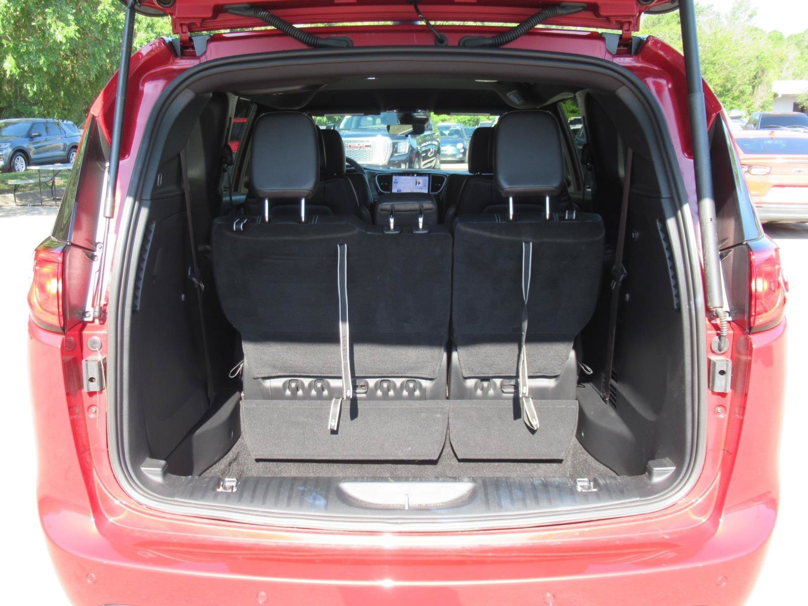 New 2026 Chrysler Voyager LX FWD image 32
