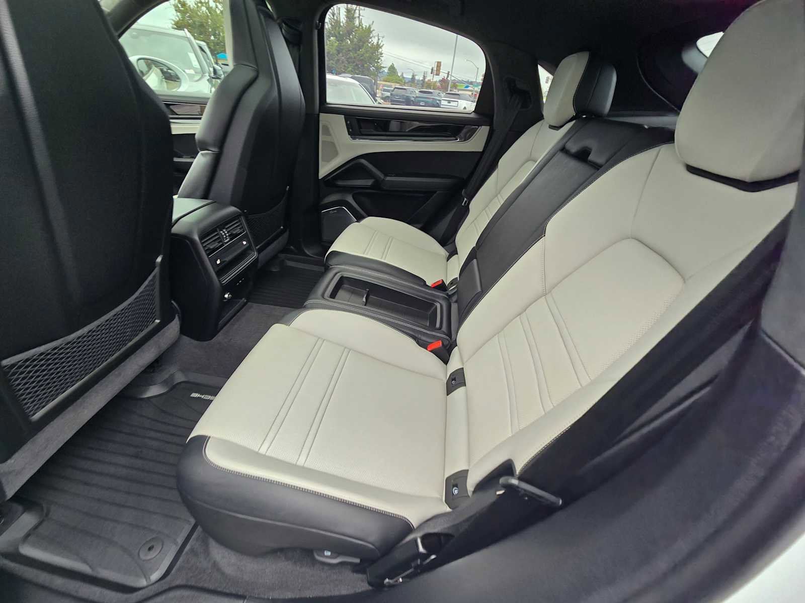 Used 2025 Porsche Cayenne Turbo image 22