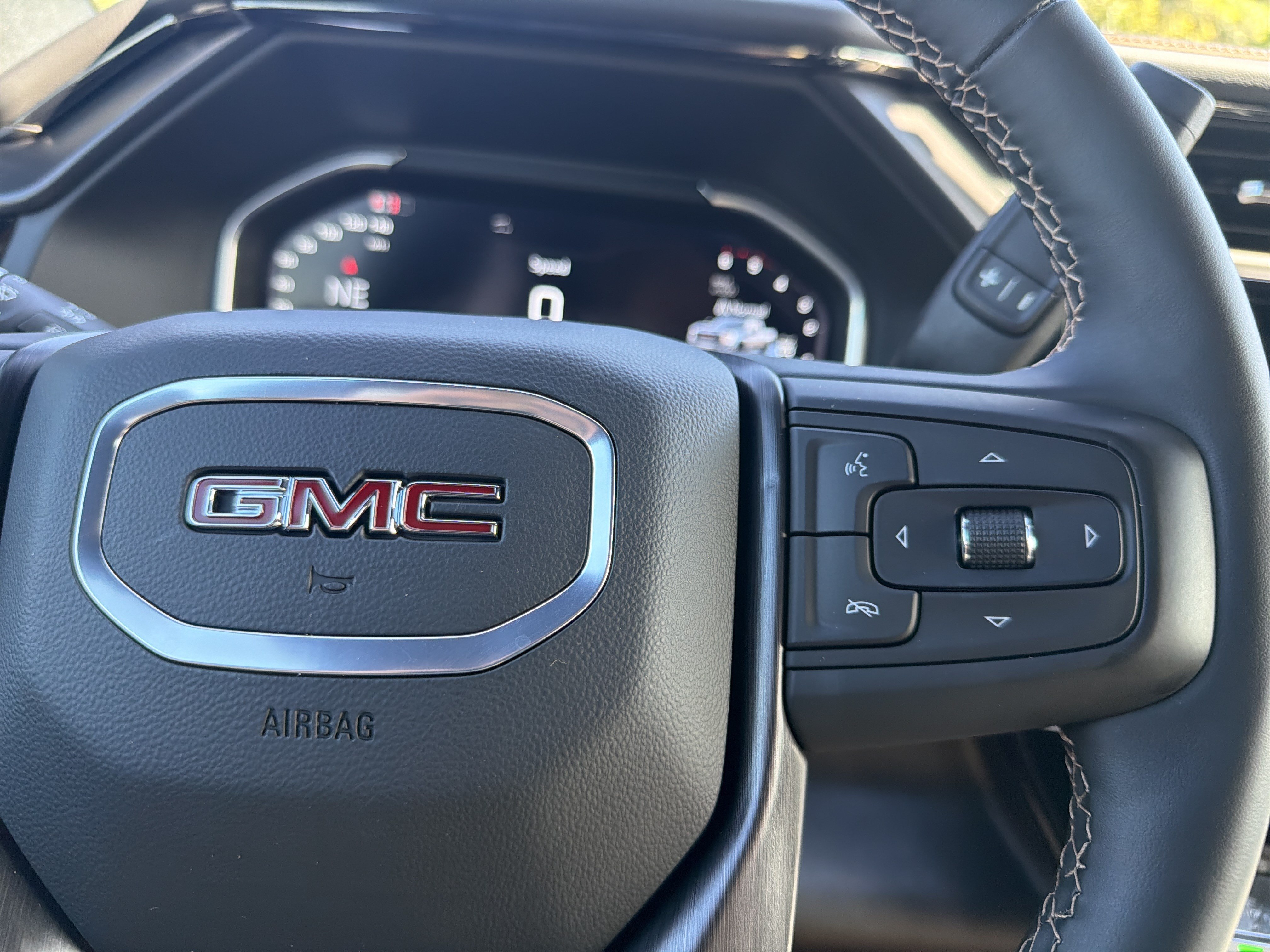 Used 2025 GMC Sierra 2500 AT4 w/ AT4 Premium Plus Package AWD/4WD image 28