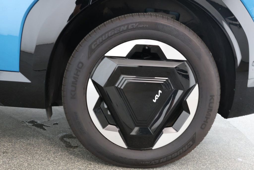 Used 2024 Kia EV9 Land image 9