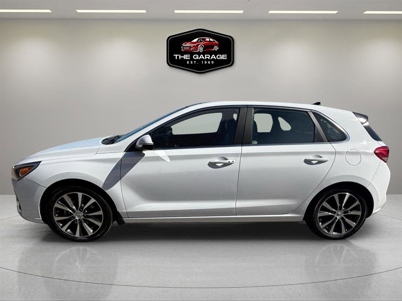Used 2020 Hyundai Elantra GT w/ Style Package 02 FWD image 3