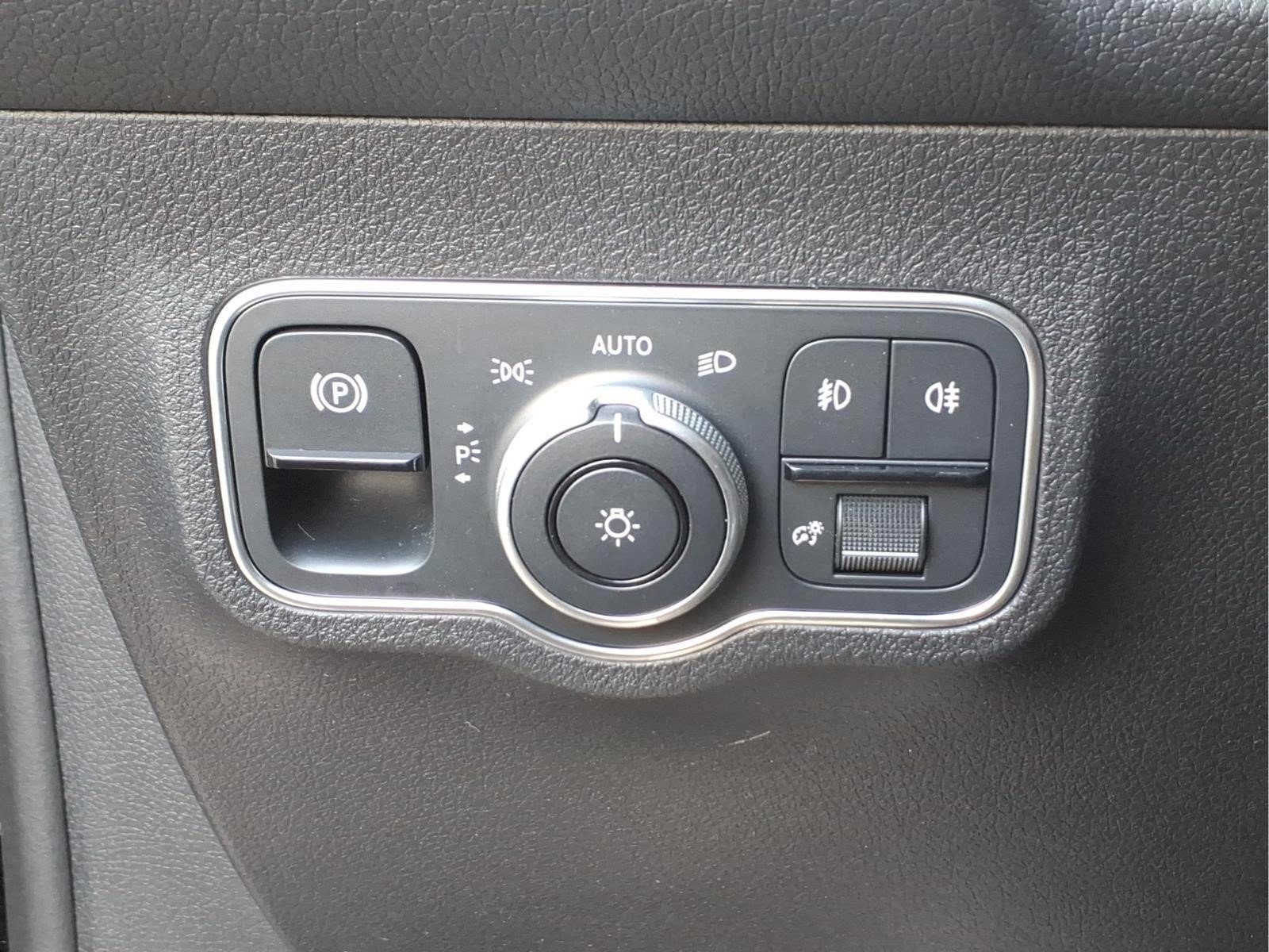 Certified 2025 Mercedes-Benz GLB 250 4MATIC image 22