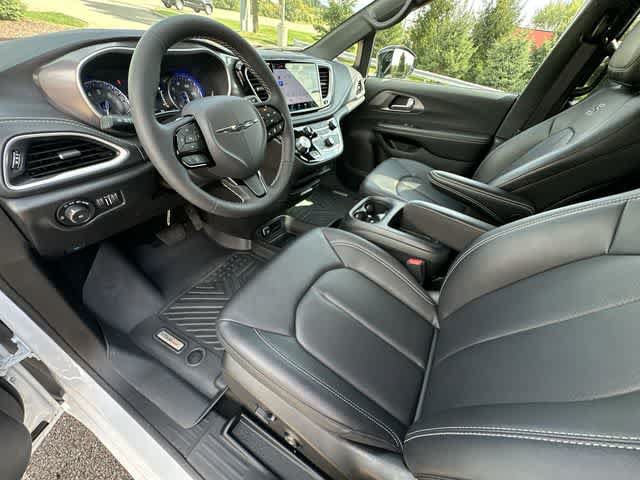 Used 2026 Chrysler Pacifica Select w/ S Appearance Package AWD/4WD image 14