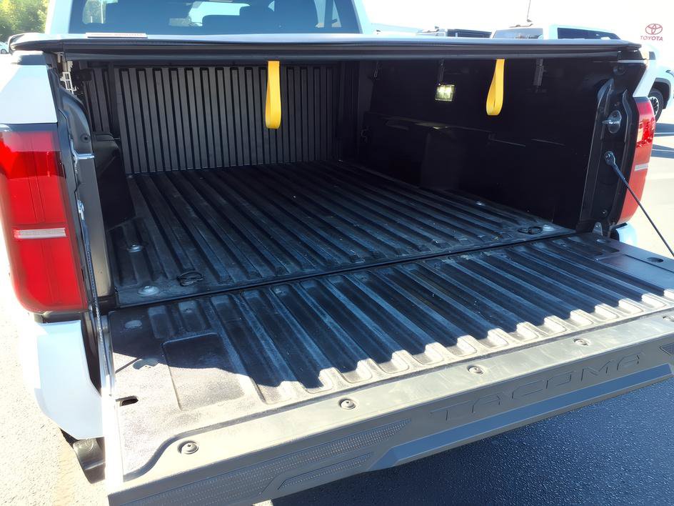 Certified 2025 Toyota Tacoma SR5 AWD/4WD image 10