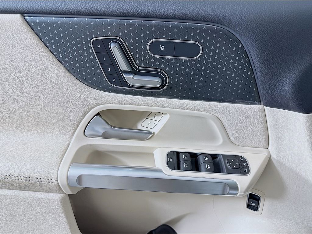 Used 2024 Mercedes-Benz GLB 250 GLB 250 image 17