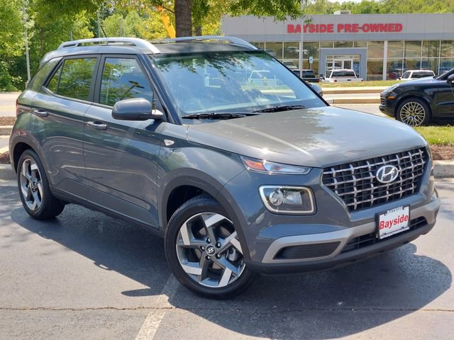 Used 2025 Hyundai Venue SEL FWD image 2