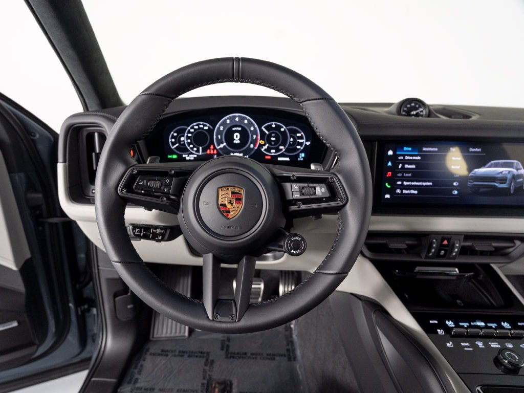 New 2026 Porsche Cayenne GTS AWD/4WD image 6