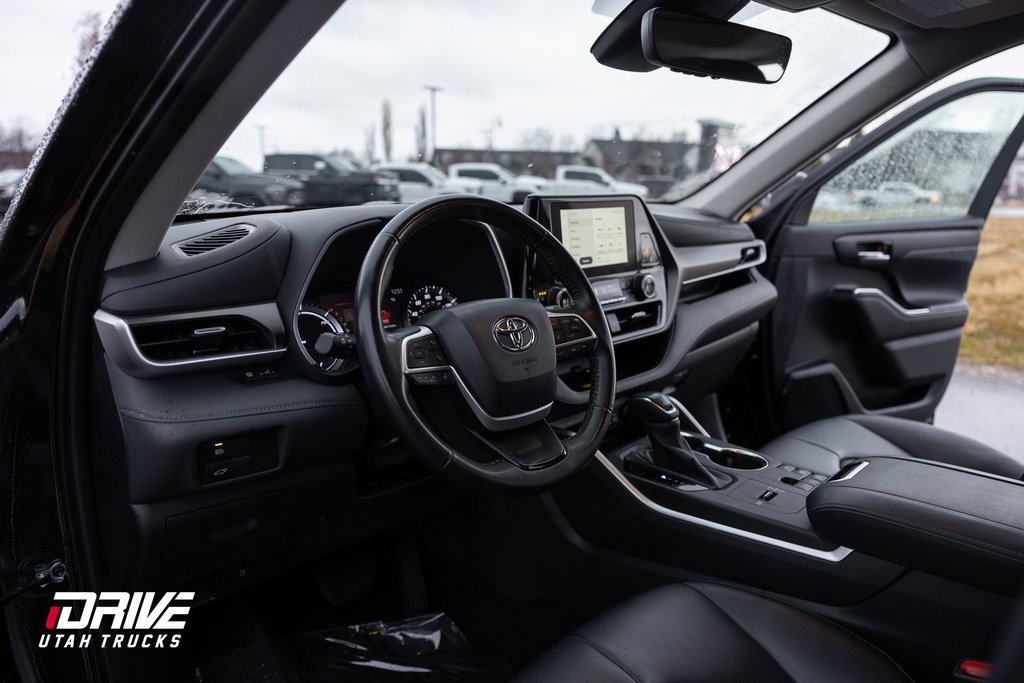 Used 2023 Toyota Highlander XLE image 30