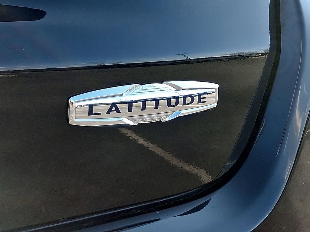 Used 2024 Jeep Compass Latitude image 30