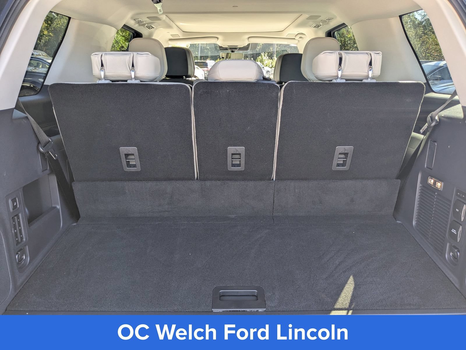 Certified 2025 Lincoln Navigator Reserve AWD/4WD image 15