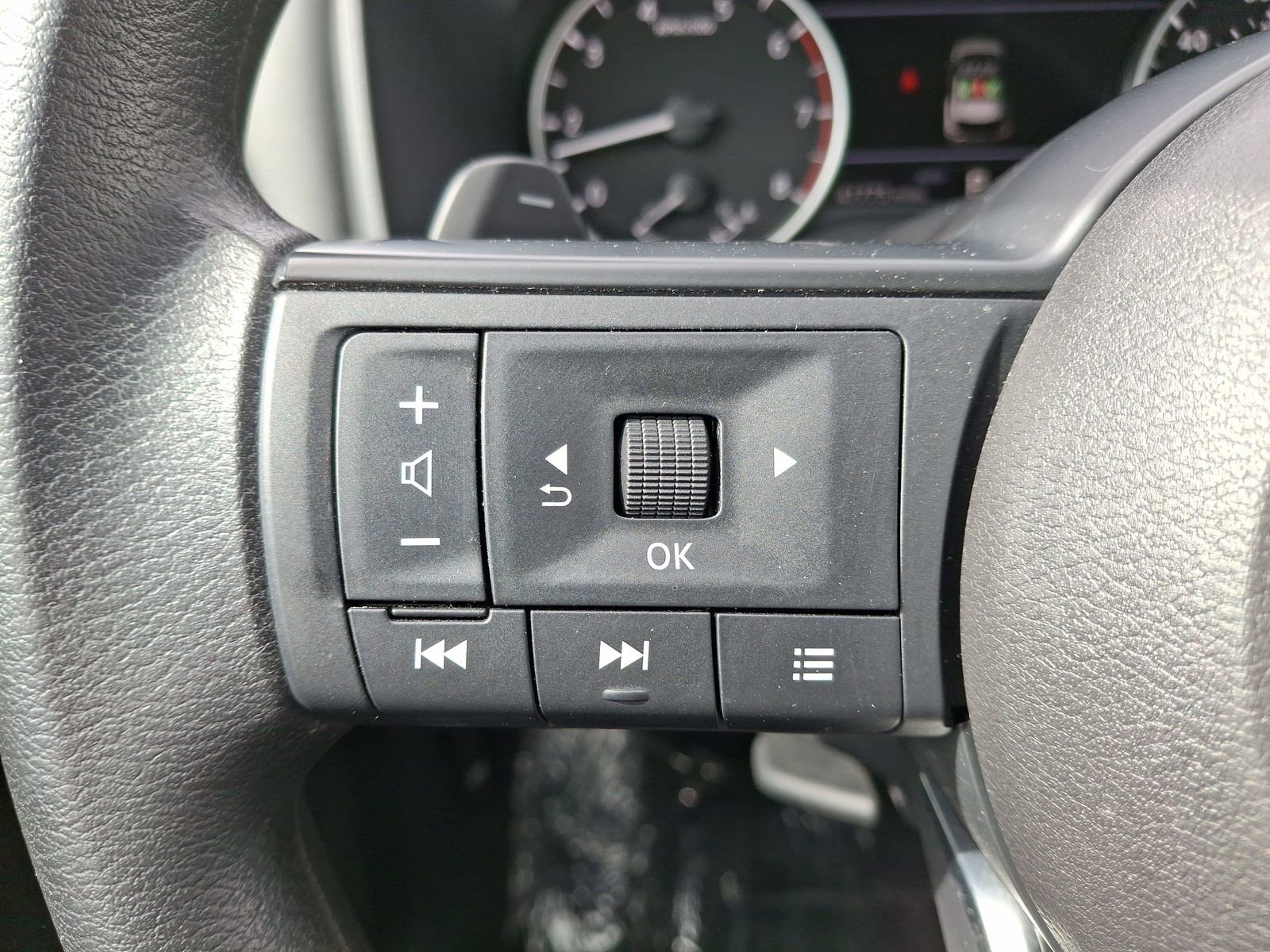 Used 2023 Nissan Rogue S image 13