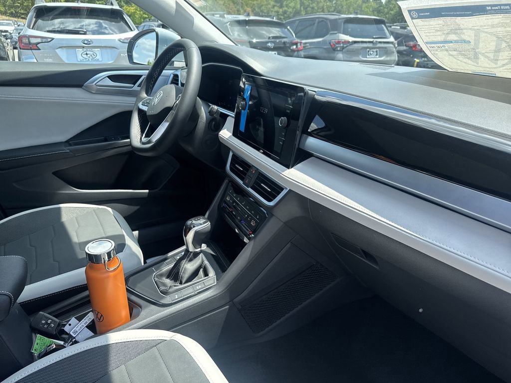 New 2025 Volkswagen Taos SE image 18