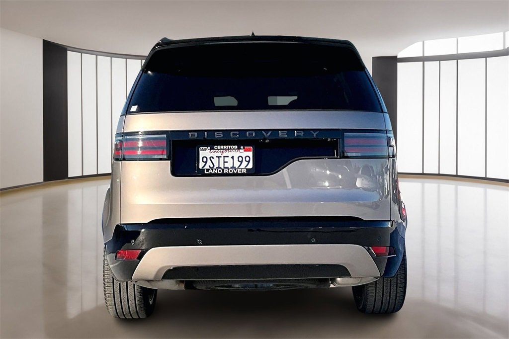 Used 2024 Land Rover Discovery Dynamic SE image 5