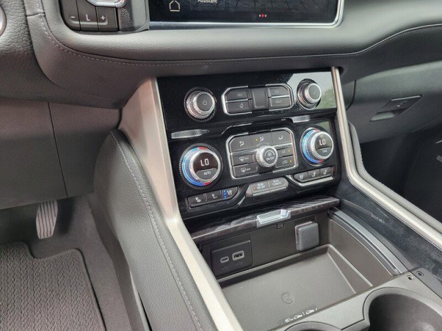 Used 2024 GMC Yukon XL Denali AWD/4WD image 19