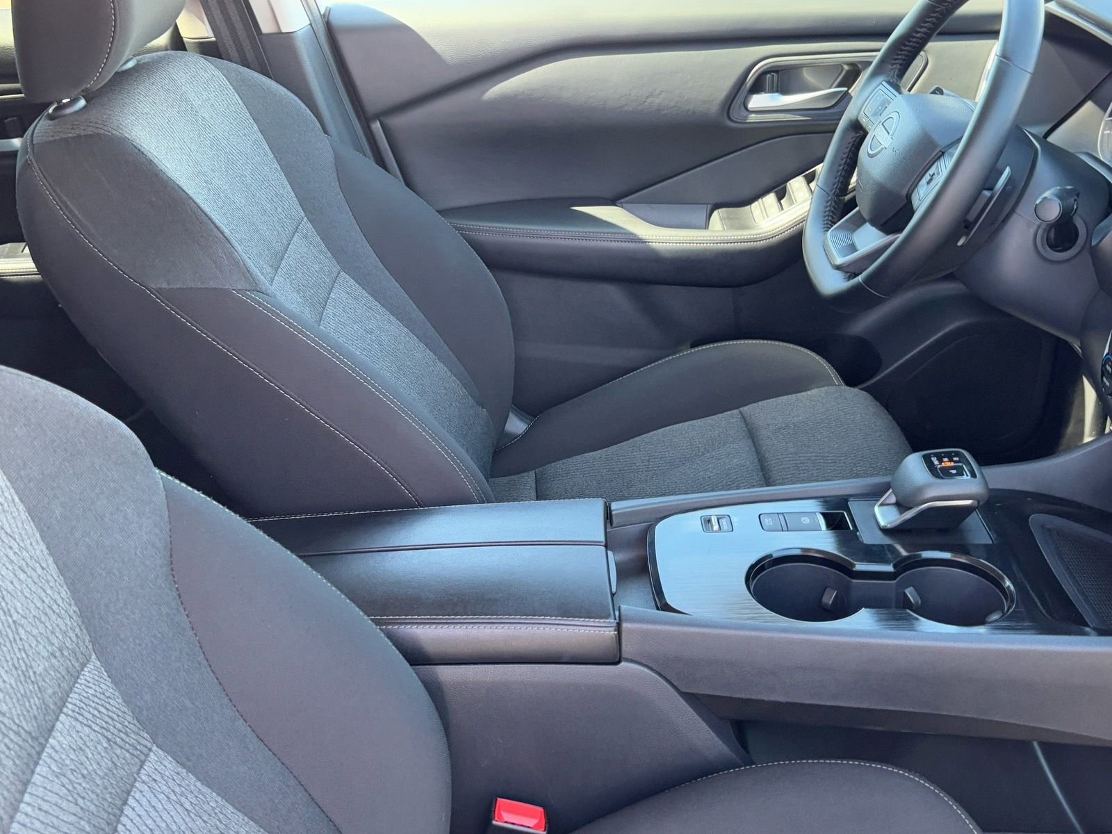 Certified 2025 Nissan Rogue SV image 10