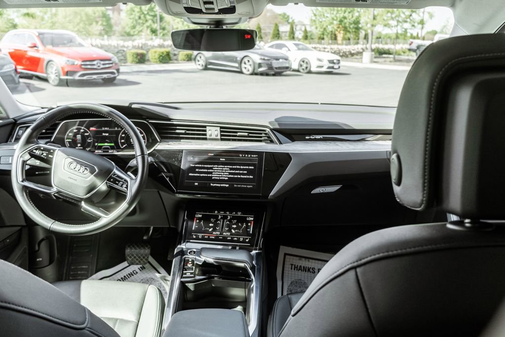 Used 2021 Audi e-tron Premium Plus w/ Premium Plus Package AWD/4WD image 8