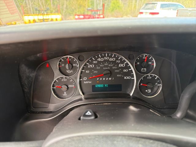 Used 2017 Chevrolet Express 3500 RWD image 12