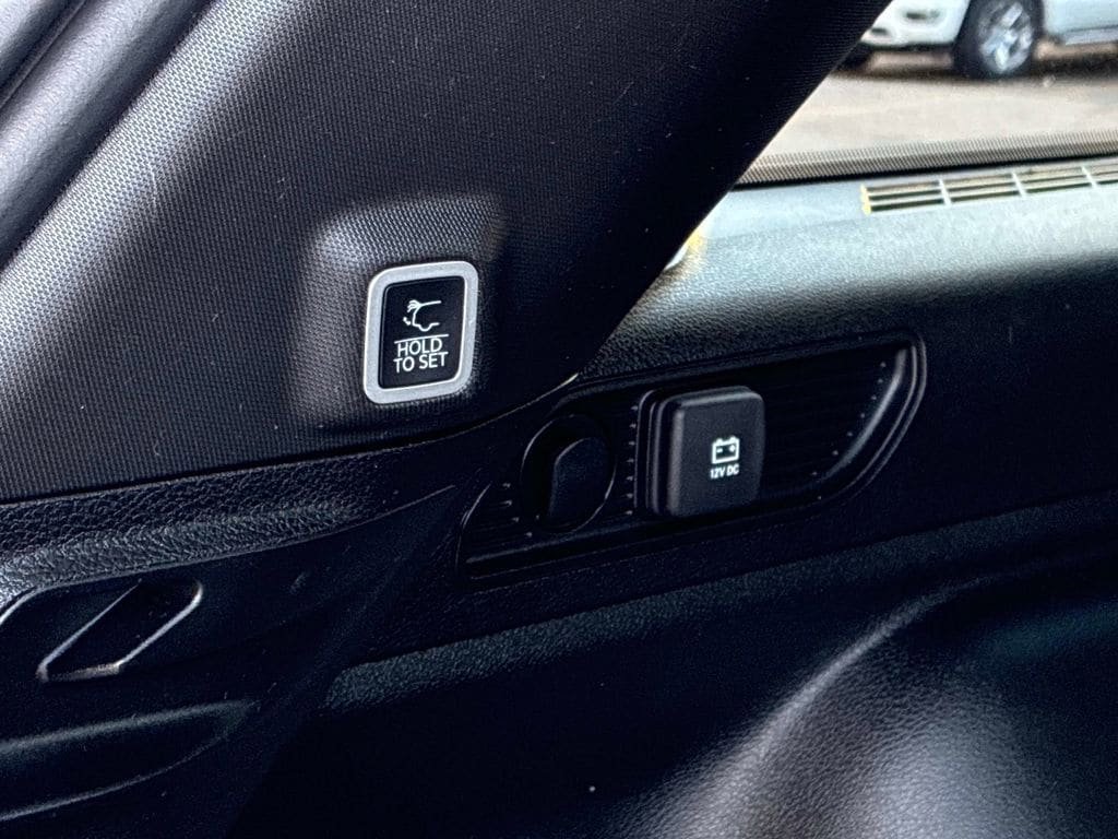 Used 2022 Jeep Grand Cherokee Altitude AWD/4WD image 13