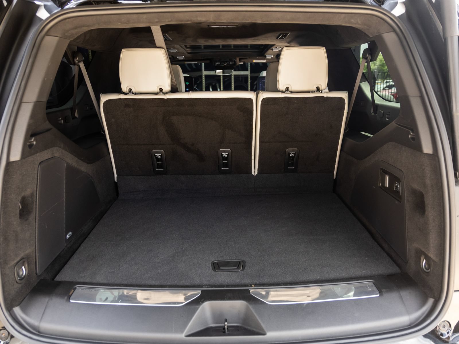 Used 2025 Cadillac Escalade ESV V AWD/4WD image 40