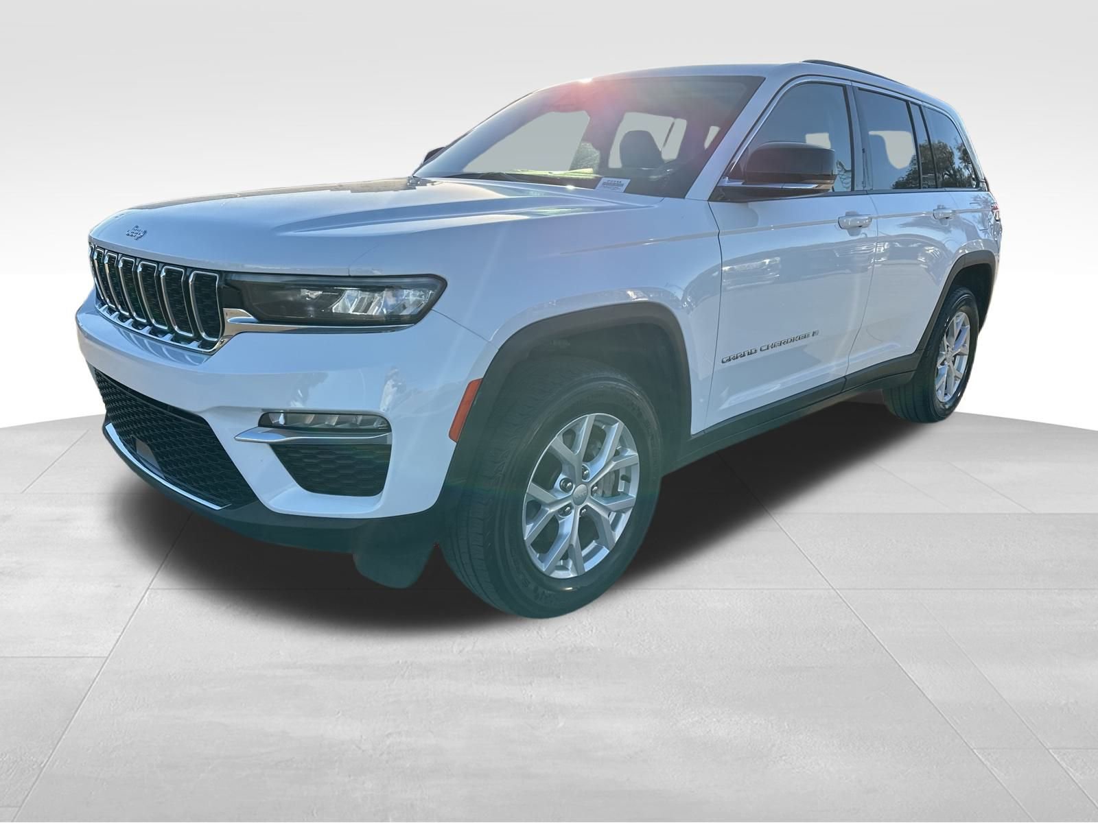 Used 2023 Jeep Grand Cherokee Limited image 11