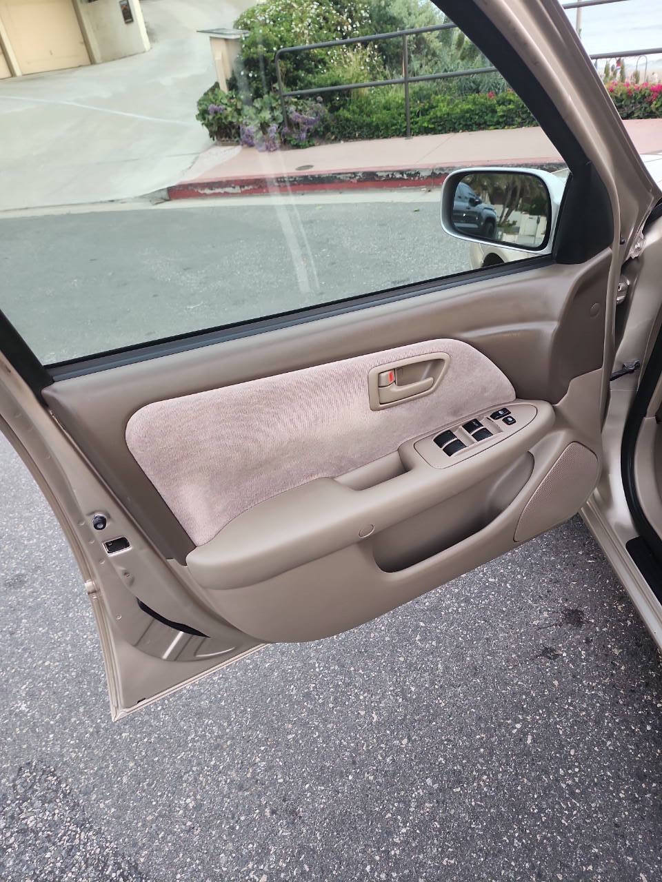 Used 1998 Toyota Camry XLE FWD image 16