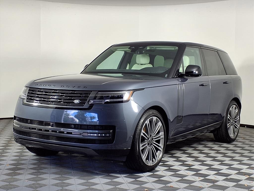 Used 2025 Land Rover Range Rover SE image 3