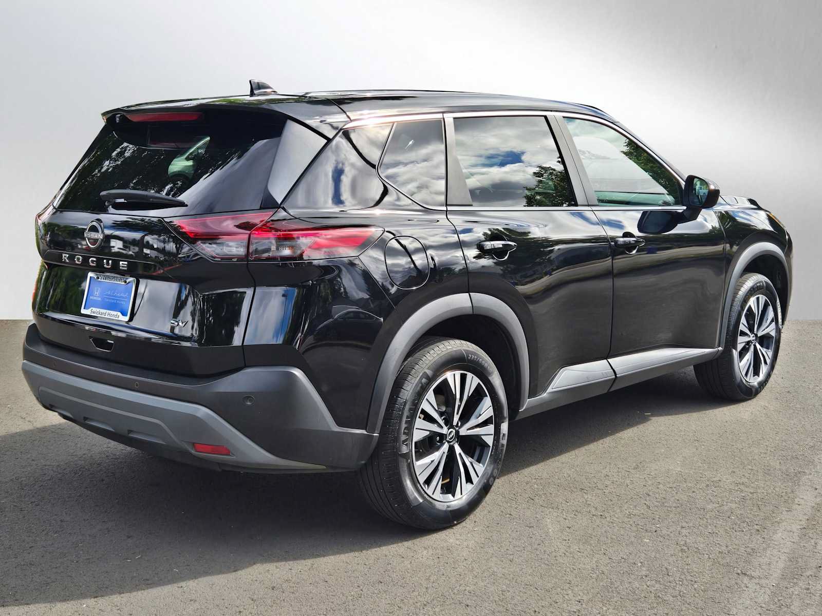 Used 2023 Nissan Rogue SV FWD image 3