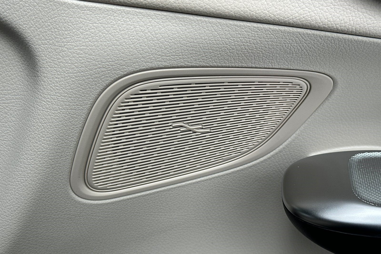 Certified 2025 Mercedes-Benz GLC 350e 4MATIC image 33