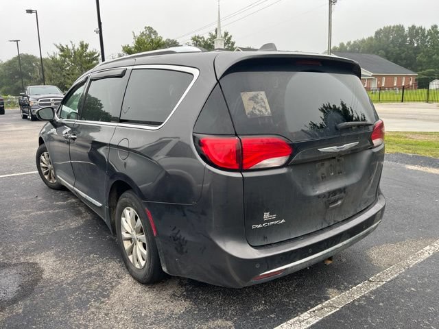 Used 2019 Chrysler Pacifica Touring-L FWD image 3