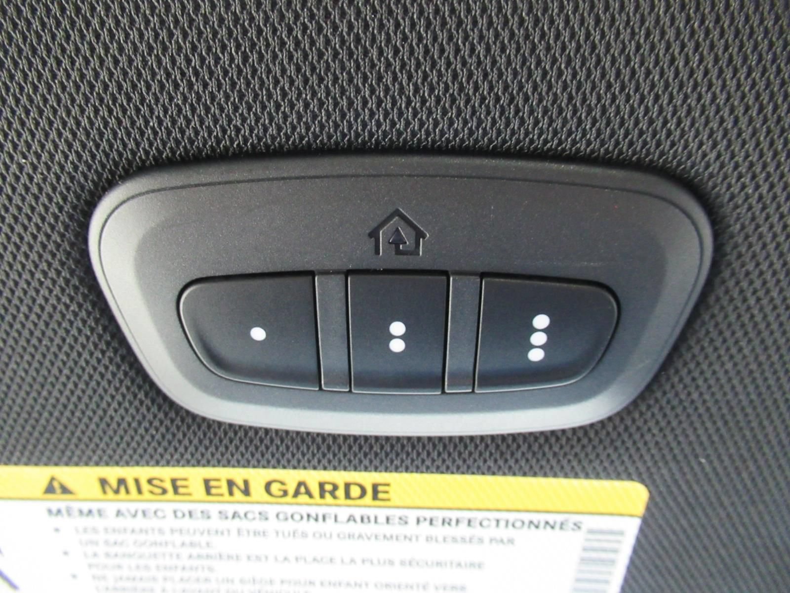 New 2027 Chrysler Pacifica Select FWD image 29