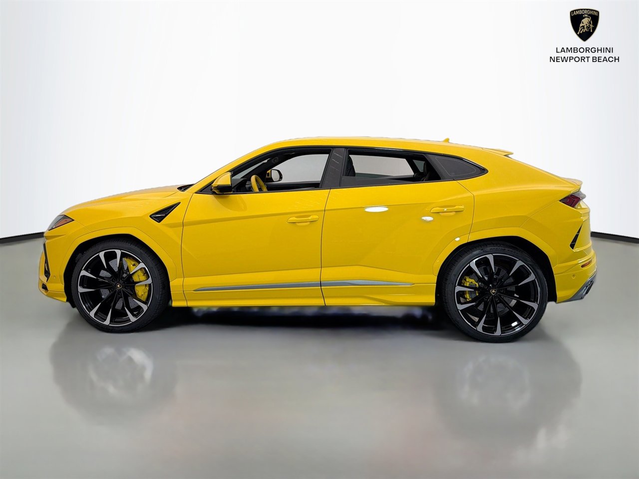 Used 2022 Lamborghini Urus AWD/4WD image 4