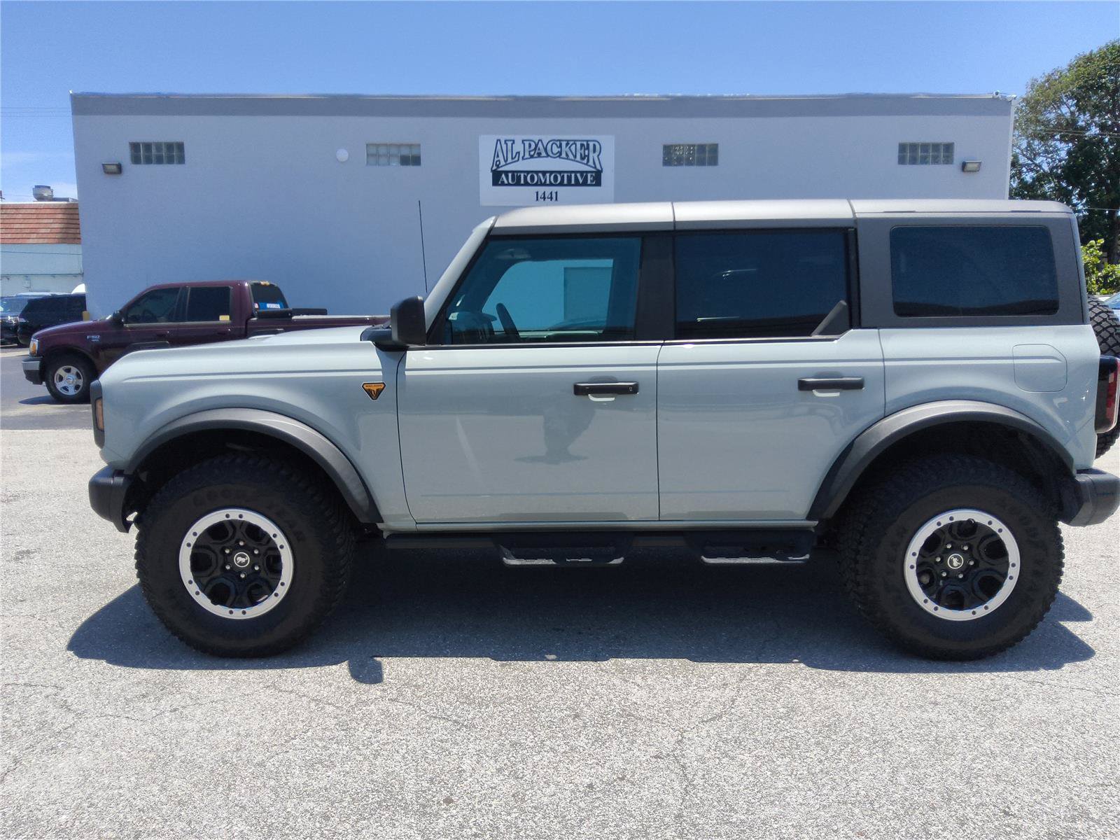 Used 2023 Ford Bronco Badlands w/ Sasquatch Package AWD/4WD image 2