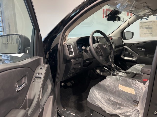 Used 2025 Nissan Frontier SV image 11