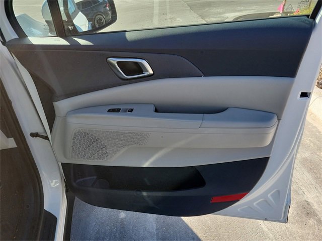 Used 2025 Kia Carnival EX image 39