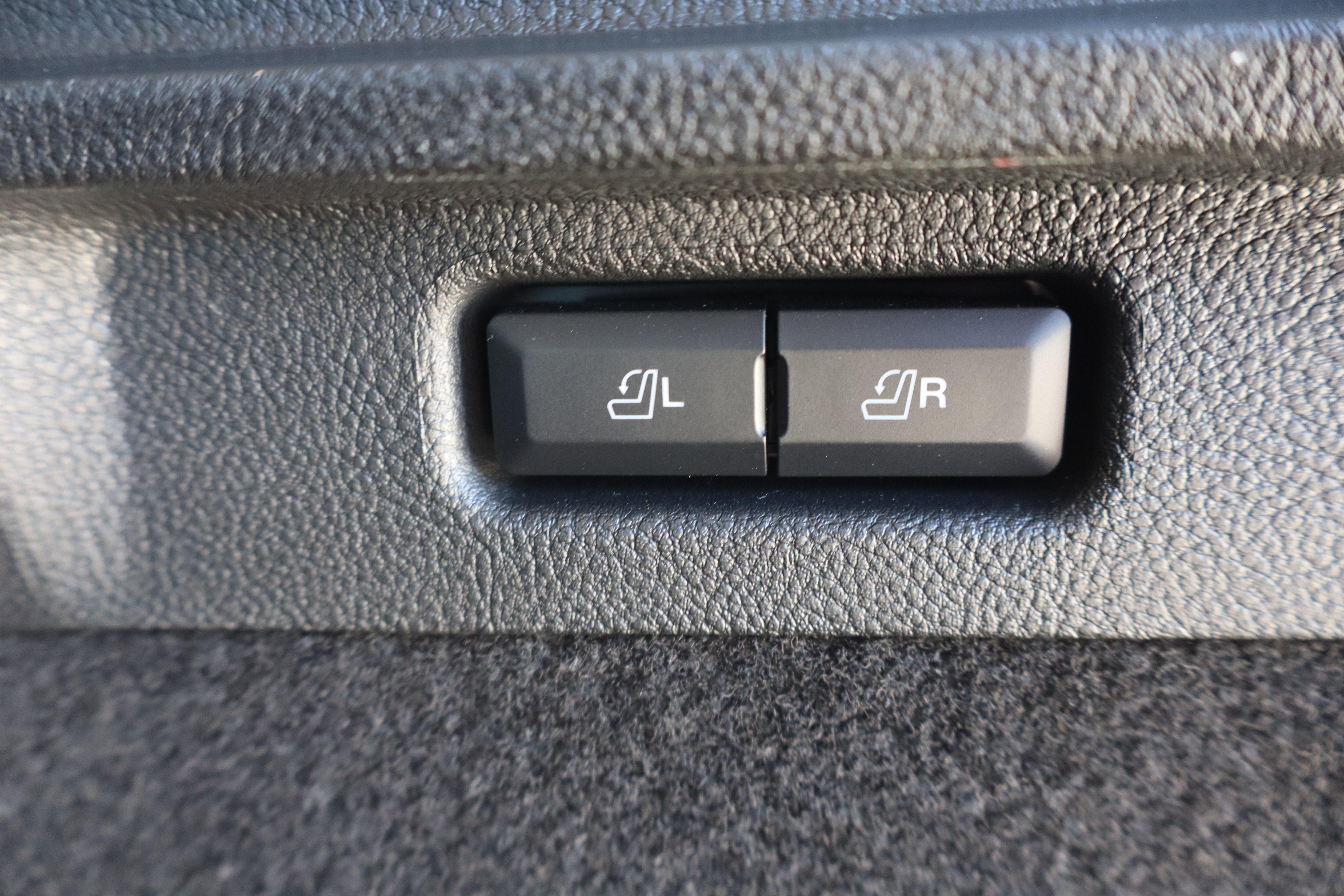 Used 2025 Lincoln Corsair Reserve AWD/4WD image 25