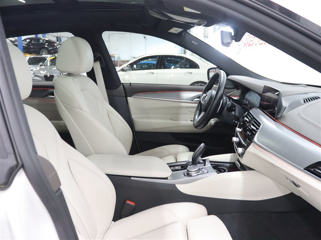 Used 2019 BMW 640i Gran Turismo xDrive w/ M Sport Package AWD/4WD image 25