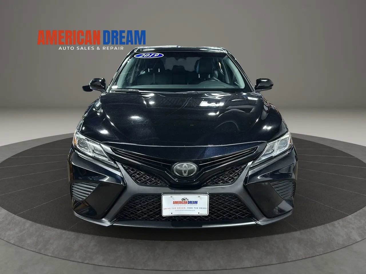 Used 2019 Toyota Camry SE w/ Carpet Mat Package FWD image 8
