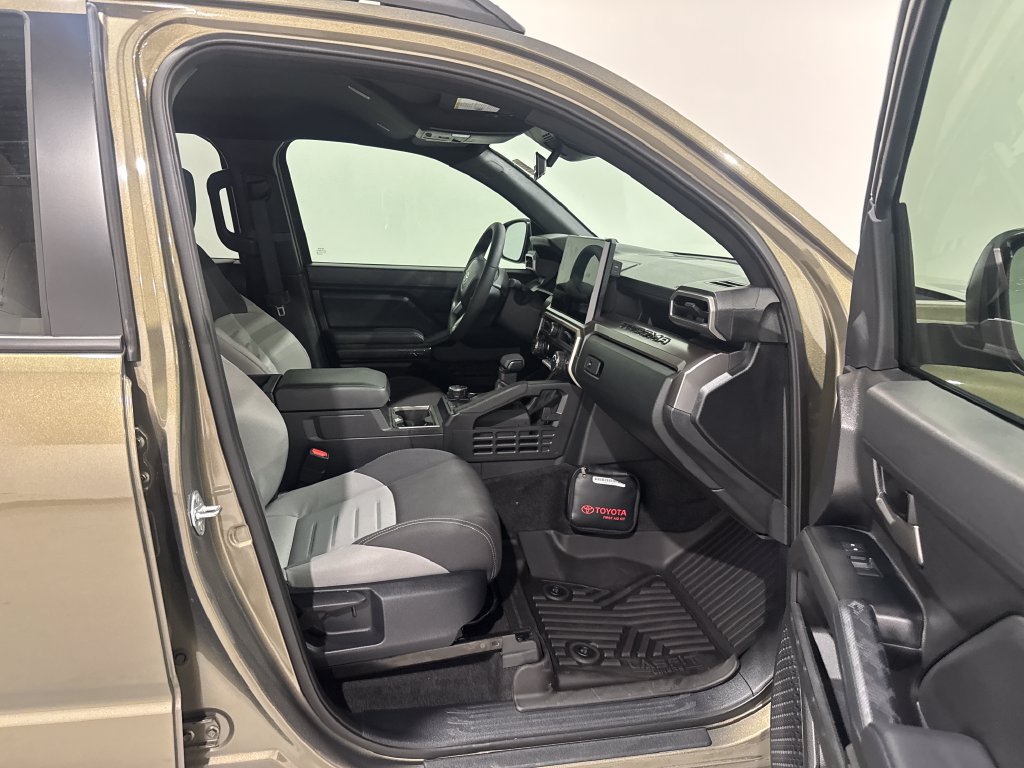 Used 2025 Toyota Tacoma TRD Off-Road AWD/4WD image 23