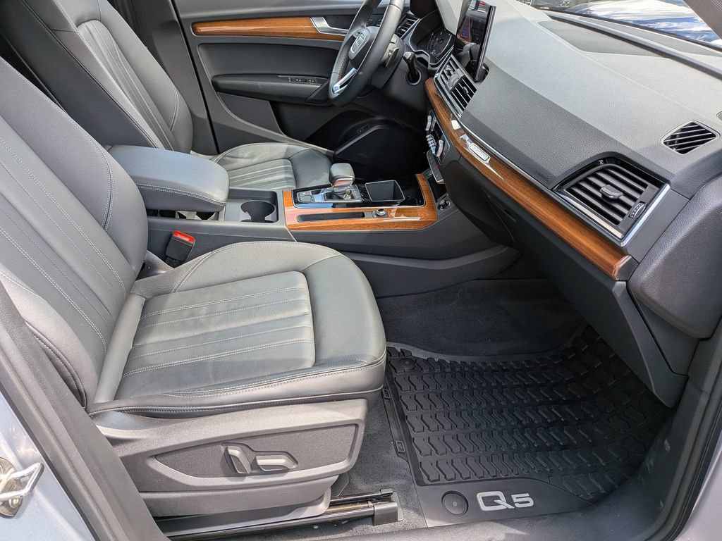 Used 2023 Audi Q5 2.0T Premium w/ Convenience Package AWD/4WD image 33