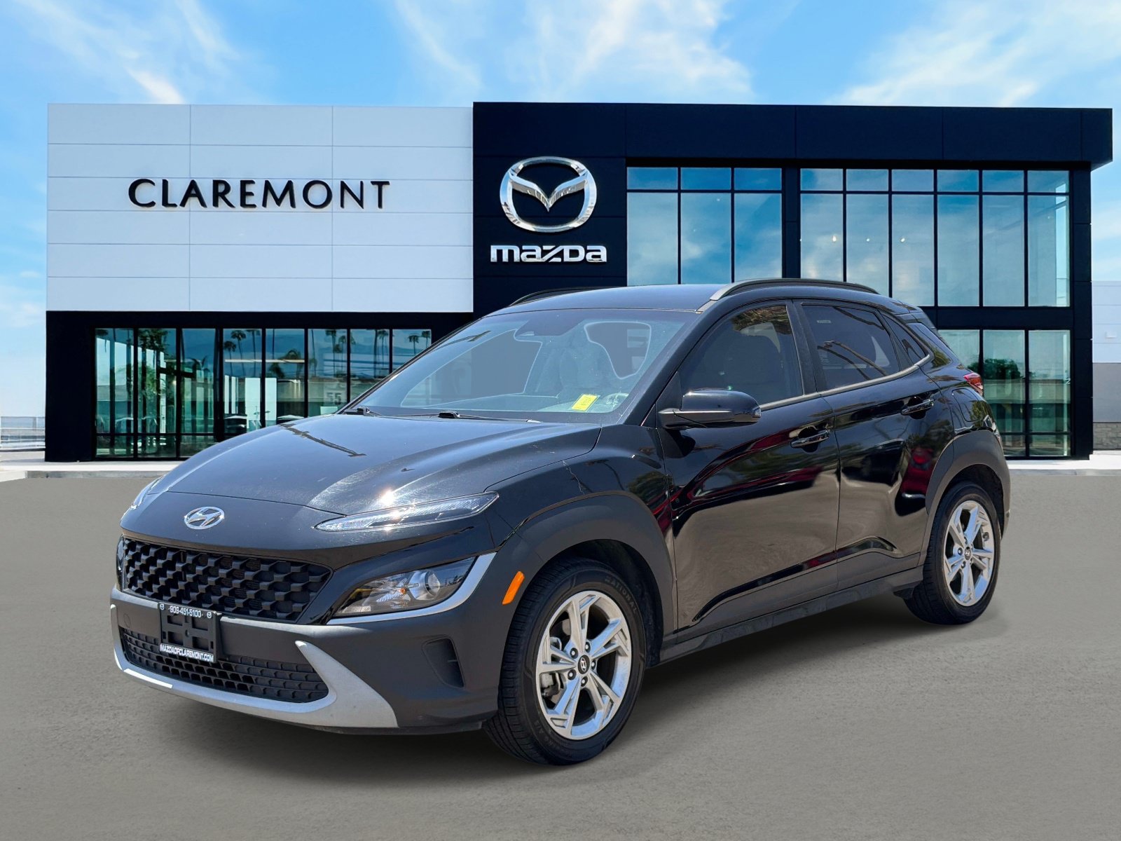 Used 2023 Hyundai Kona SEL w/ Cargo Package FWD image 3